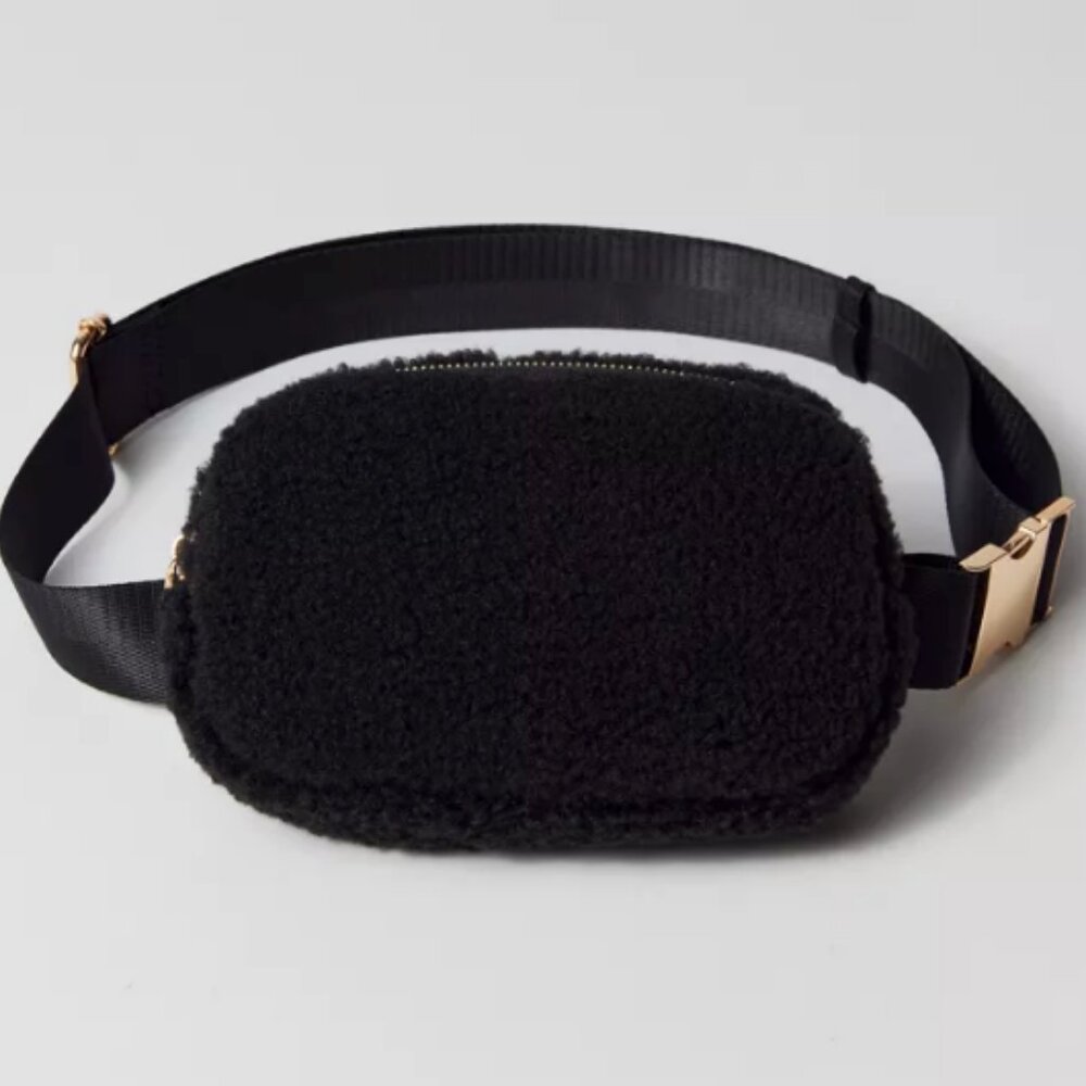 🖤 NWOT Urban Outfitters Fleece Sherpa Belt Bag | Crossbody | Fanny Pack